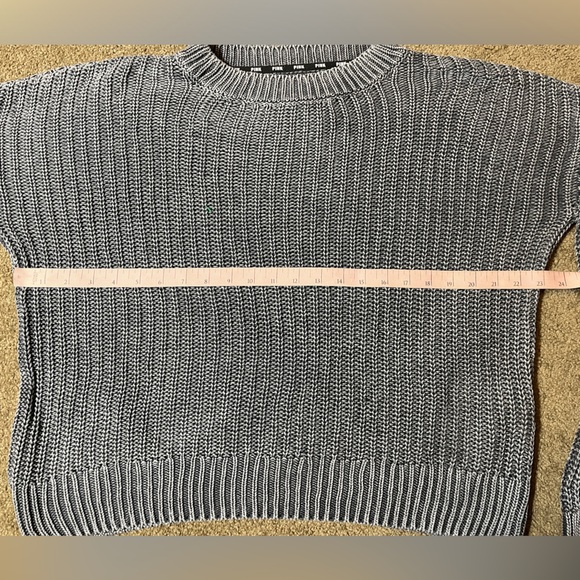 Victoria’s Secret PINK knit cropped sweater - Picture 3 of 5